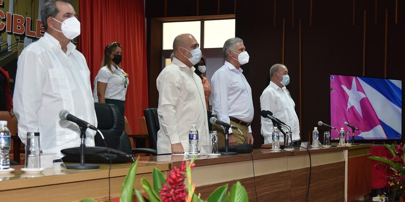 Rinde tributo Díaz-Canel a los fundadores de la Patria