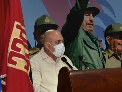 Rinde tributo Díaz-Canel a los fundadores de la Patria