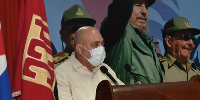 Rinde tributo Díaz-Canel a los fundadores de la Patria