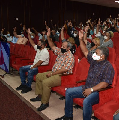 Rinde tributo Díaz-Canel a los fundadores de la Patria