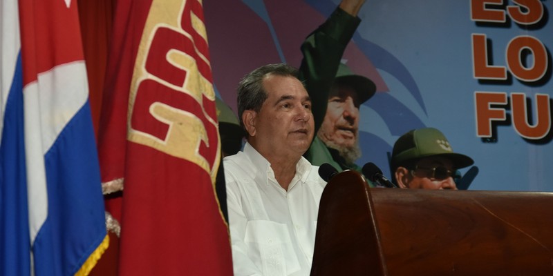 Rinde tributo Díaz-Canel a los fundadores de la Patria