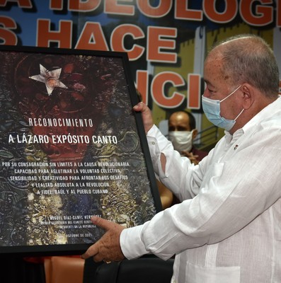 Rinde tributo Díaz-Canel a los fundadores de la Patria