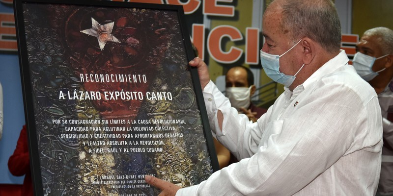 Rinde tributo Díaz-Canel a los fundadores de la Patria