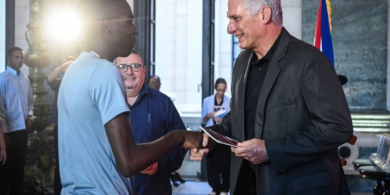 “25 para el 25” descrito por Díaz-Canel: “Un puente de papel y tinta que une a las juventudes de nuestra América”