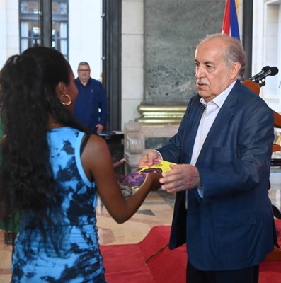 “25 para el 25” descrito por Díaz-Canel: “Un puente de papel y tinta que une a las juventudes de nuestra América”