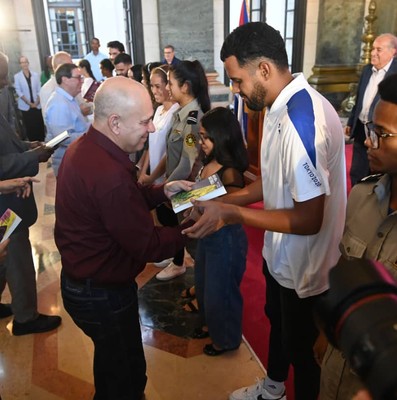 “25 para el 25” descrito por Díaz-Canel: “Un puente de papel y tinta que une a las juventudes de nuestra América”