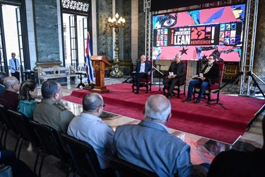 “25 para el 25” descrito por Díaz-Canel: “Un puente de papel y tinta que une a las juventudes de nuestra América” 26