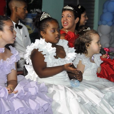 Asisten Raúl y Díaz-Canel a fiesta de quince en la escuela especial “Solidaridad con Panamá”