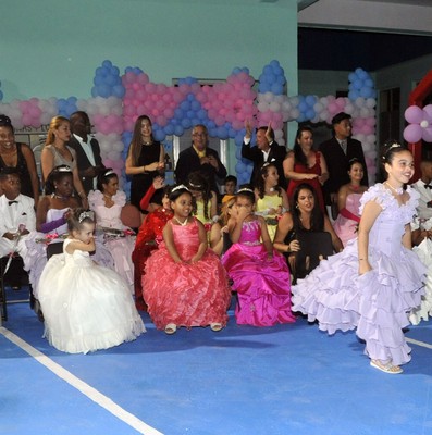 Asisten Raúl y Díaz-Canel a fiesta de quince en la escuela especial “Solidaridad con Panamá”