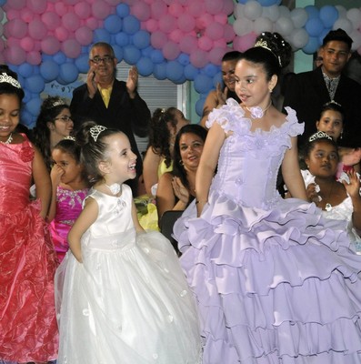 Asisten Raúl y Díaz-Canel a fiesta de quince en la escuela especial “Solidaridad con Panamá”