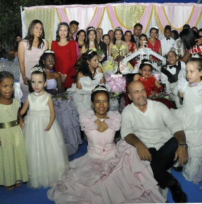 Asisten Raúl y Díaz-Canel a fiesta de quince en la escuela especial “Solidaridad con Panamá”
