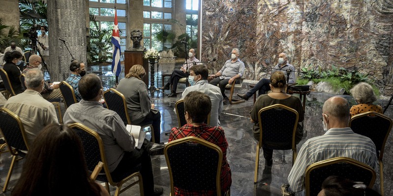 Diálogo con periodistas cubanos