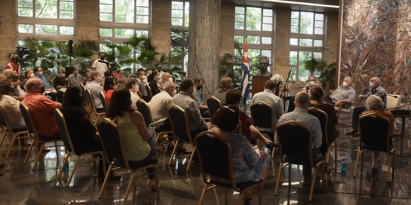 Diálogo con periodistas cubanos