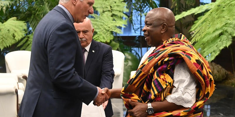 Recibe Díaz-Canel cartas credenciales de embajadores de diez países
