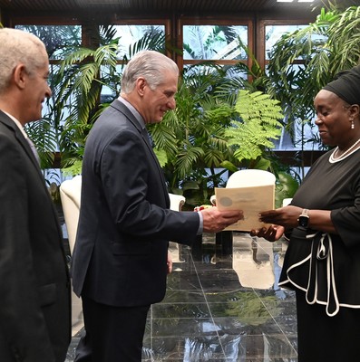 Recibe Díaz-Canel cartas credenciales de embajadores de diez países