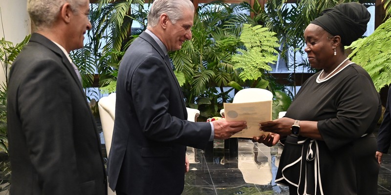 Recibe Díaz-Canel cartas credenciales de embajadores de diez países