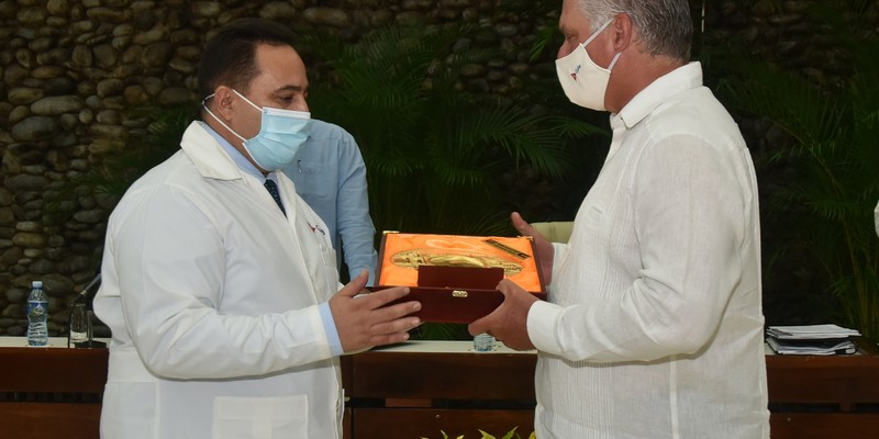 Encuentro del Presidente de la República de Cuba con los miembros de la 