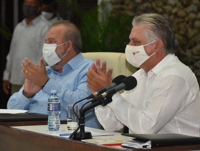 Encuentro del Presidente de la República de Cuba con los miembros de la 