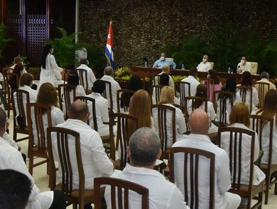 Encuentro del Presidente de la República de Cuba con los miembros de la 