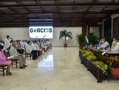Encuentro del Presidente de la República de Cuba con los miembros de la 