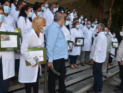 Encuentro del Presidente de la República de Cuba con los miembros de la 