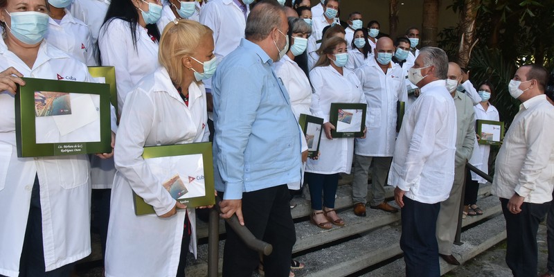 Encuentro del Presidente de la República de Cuba con los miembros de la 