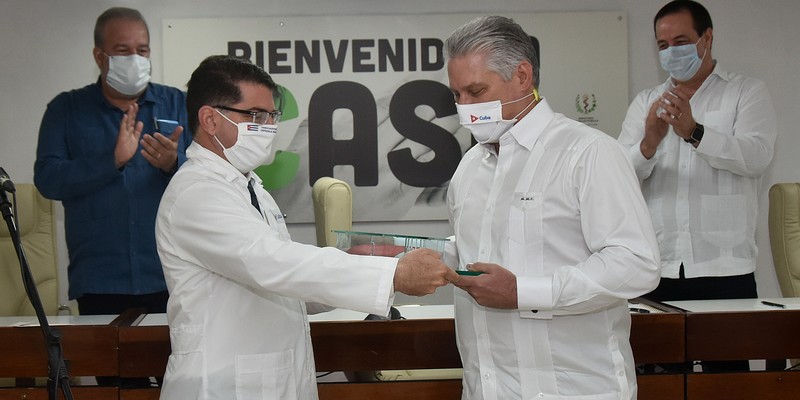 Encuentro del Presidente de la República de Cuba con los miembros de la 