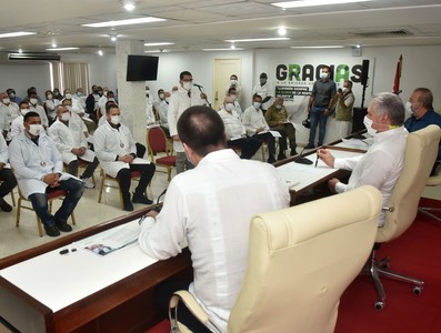 Encuentro del Presidente de la República de Cuba con los miembros de la 